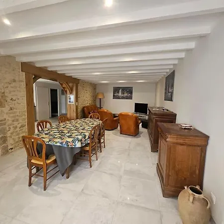 Les Fontaines Apartment *