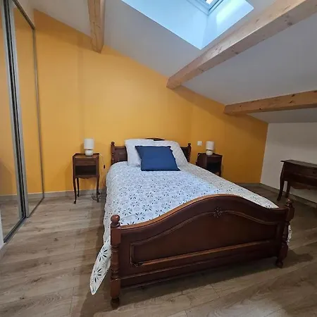 Les Fontaines Apartment Saint-Gourson